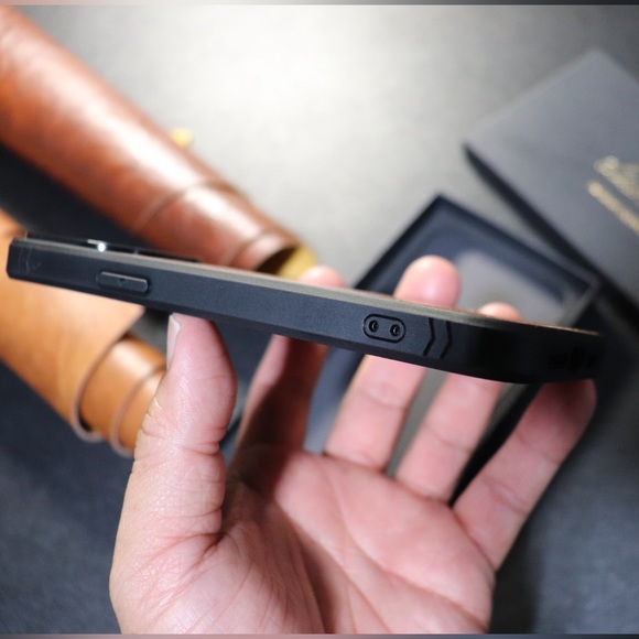 iPhone Leather Case - Picture 9 of 10